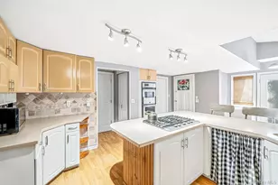 187 Oak St, Medford, NY 11763 - Photo 30