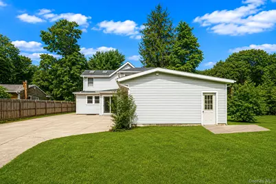 187 Oak Street, Medford, NY 11763 - Photo 8