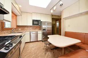 12 Leonard Rd, Syosset, NY 11791 - Photo 16