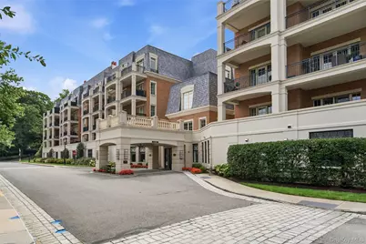 3000 Royal Court #3206, North Hills, NY 11040 - Photo 2