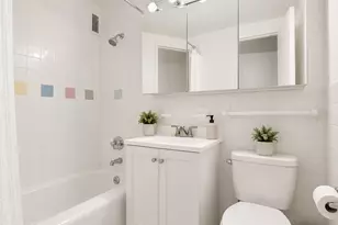 333 E 46th St, New York, NY 10017 - Photo 6