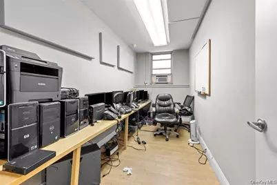 7150 Parsons Blvd #1001, Flushing, NY 11367 - Photo 4