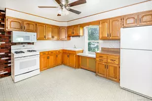 7 Maple Ave, Millbrook, NY 12545 - Photo 8