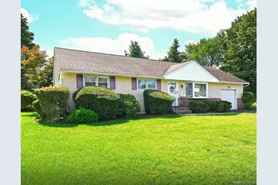 20 Sprucetree Lane, South Huntington, NY 11746 - Photo 2