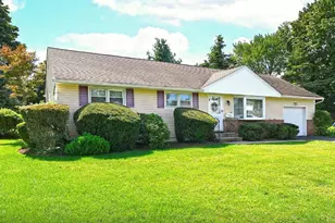 20 Sprucetree Ln, South Huntington, NY 11746 - Photo 2