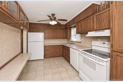 20 Sprucetree Lane, South Huntington, NY 11746 - Photo 8