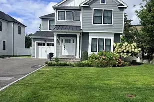 5 Madison Pl, Roslyn Heights, NY 11577 - Photo 2