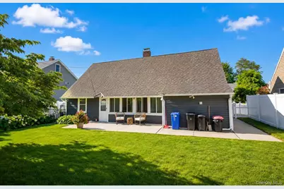 31 Sunrise Lane, Levittown, NY 11756 - Photo 4