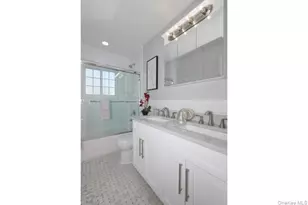 28 Williams Blvd, Lake Grove, NY 11755 - Photo 8