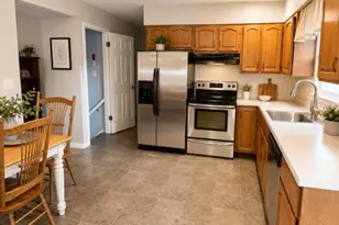 32 Robinson Ave, Medford, NY 11763 - Photo 4