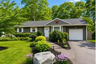 32 Robinson Ave, Medford, NY 11763 - Photo 2