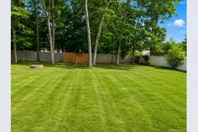 32 Robinson Avenue, Medford, NY 11763 - Photo 10