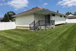 266 Central Park Roads, Plainview, NY 11803 - Photo 4