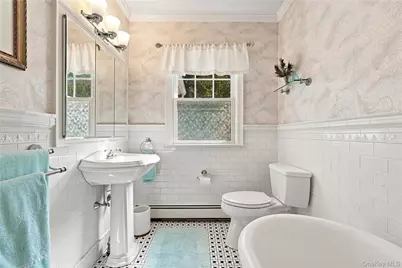 556 N Windsor Avenue, Brightwaters, NY 11718 - Photo 32