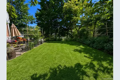 286 Eastchester Road, New Rochelle, NY 10801 - Photo 18