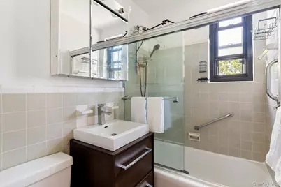 58 09 246th Crescent #upper unit, Douglaston, NY 11362 - Photo 12
