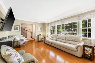 36 Briarwood Dr, Huntington, NY 11743 - Photo 4