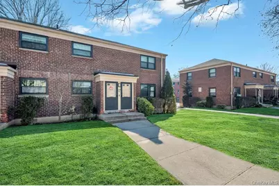 220-44 73rd Avenue #26A1, Oakland Gardens, NY 11364 - Photo 1