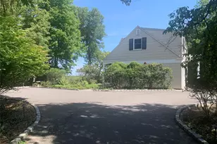 105 Laurel Ln, Port Jefferson, NY 11777 - Photo 2