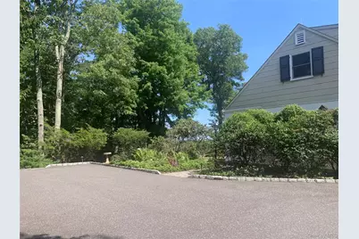 105 Laurel Lane, Port Jefferson, NY 11777 - Photo 4