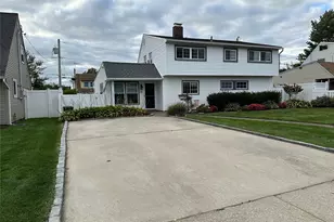86 Shepherd Ln, Levittown, NY 11756 - Photo 4
