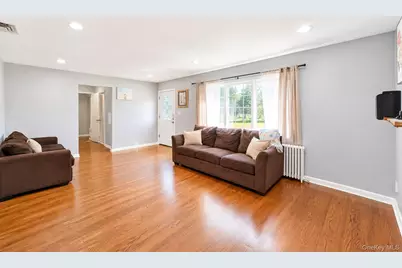 666 Rosevale Avenue, Ronkonkoma, NY 11779 - Photo 8