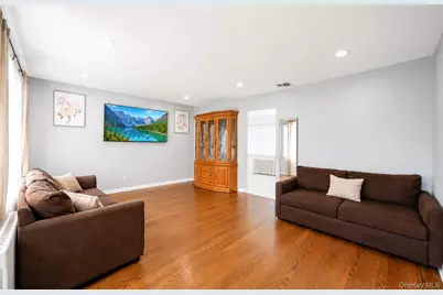 666 Rosevale Avenue, Ronkonkoma, NY 11779 - Photo 6