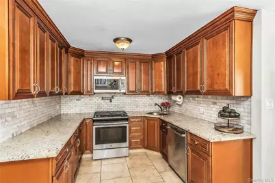 20 Jamaica Avenue, Plainview, NY 11803 - Photo 8