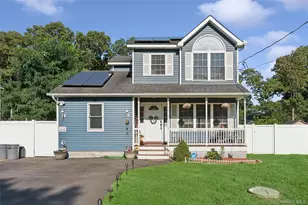 17 Robinwood St, Mastic, NY 11950 - Photo 2