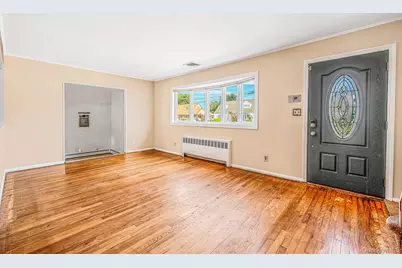 1032 N Hamilton Avenue, Lindenhurst, NY 11757 - Photo 6