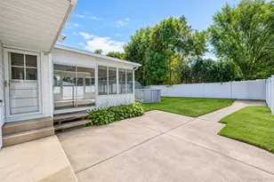 1032 N Hamilton Ave, Lindenhurst, NY 11757 - Photo 42
