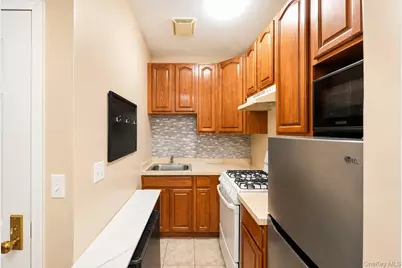10228 Jamaica Avenue, Richmond Hill, NY 11418 - Photo 16