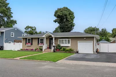 133 Missouri Avenue, Bay Shore, NY 11706 - Photo 2