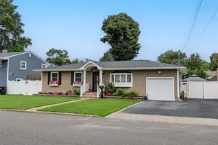 133 Missouri Ave, Bay Shore, NY 11706 - Photo 2