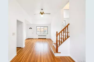 125 S 5th Street, Bethpage, NY 11714 - Photo 4