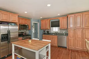 102 Roxbury Rd, Franklin Square, NY 11010 - Photo 8