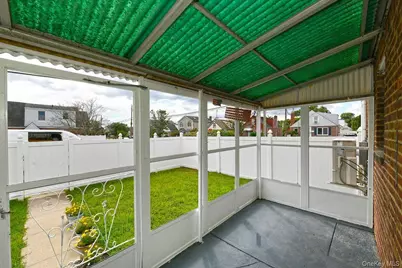 102 Roxbury Road, Franklin Square, NY 11010 - Photo 20