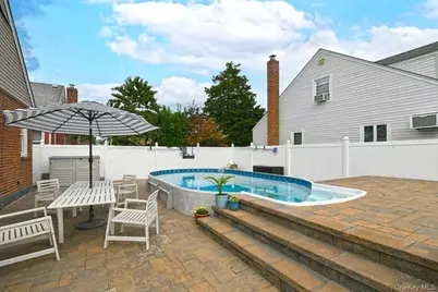 102 Roxbury Road, Franklin Square, NY 11010 - Photo 22