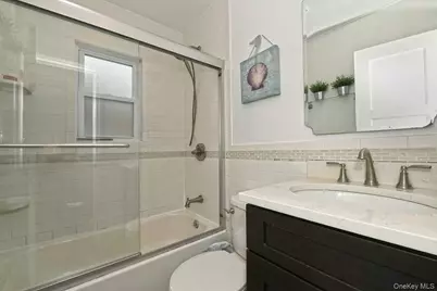 102 Roxbury Road, Franklin Square, NY 11010 - Photo 14