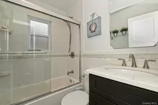 102 Roxbury Rd, Franklin Square, NY 11010 - Photo 14