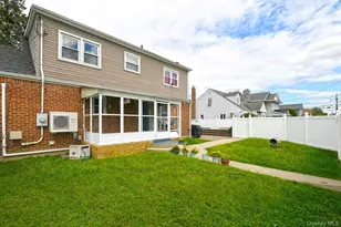 102 Roxbury Rd, Franklin Square, NY 11010 - Photo 24