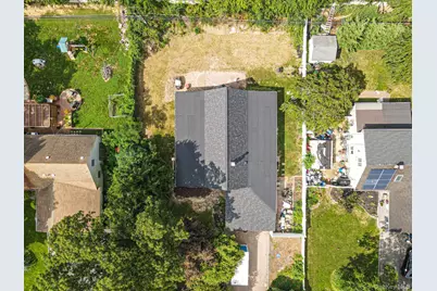 219 Sunflower Lane, Islandia, NY 11749 - Photo 2