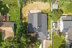 219 Sunflower Ln, Islandia, NY 11749 - Photo 2