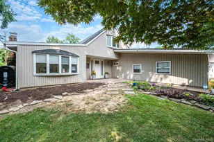 219 Sunflower Ln, Islandia, NY 11749 - Photo 4