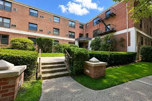 5 Terrace Cir, Great Neck, NY 11021 - Photo 2