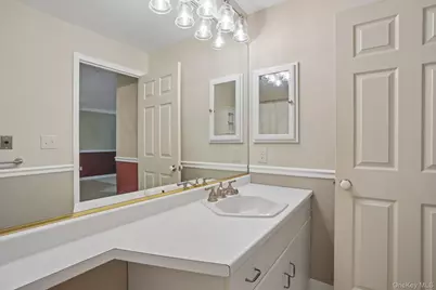 500 Pondside Drive #4L, White Plains, NY 10607 - Photo 8