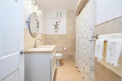 146 Beverly Avenue, Floral Park, NY 11001 - Photo 18