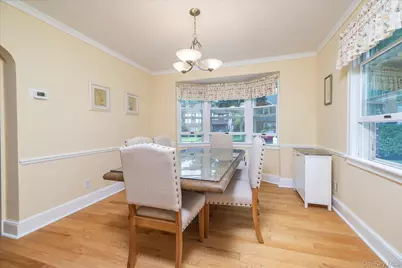 146 Beverly Avenue, Floral Park, NY 11001 - Photo 8