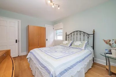 146 Beverly Avenue, Floral Park, NY 11001 - Photo 14