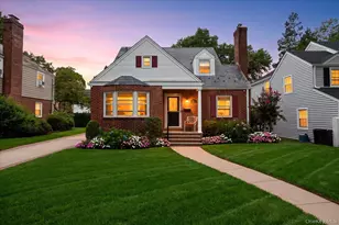 146 Beverly Ave, Floral Park, NY 11001 - Photo 2